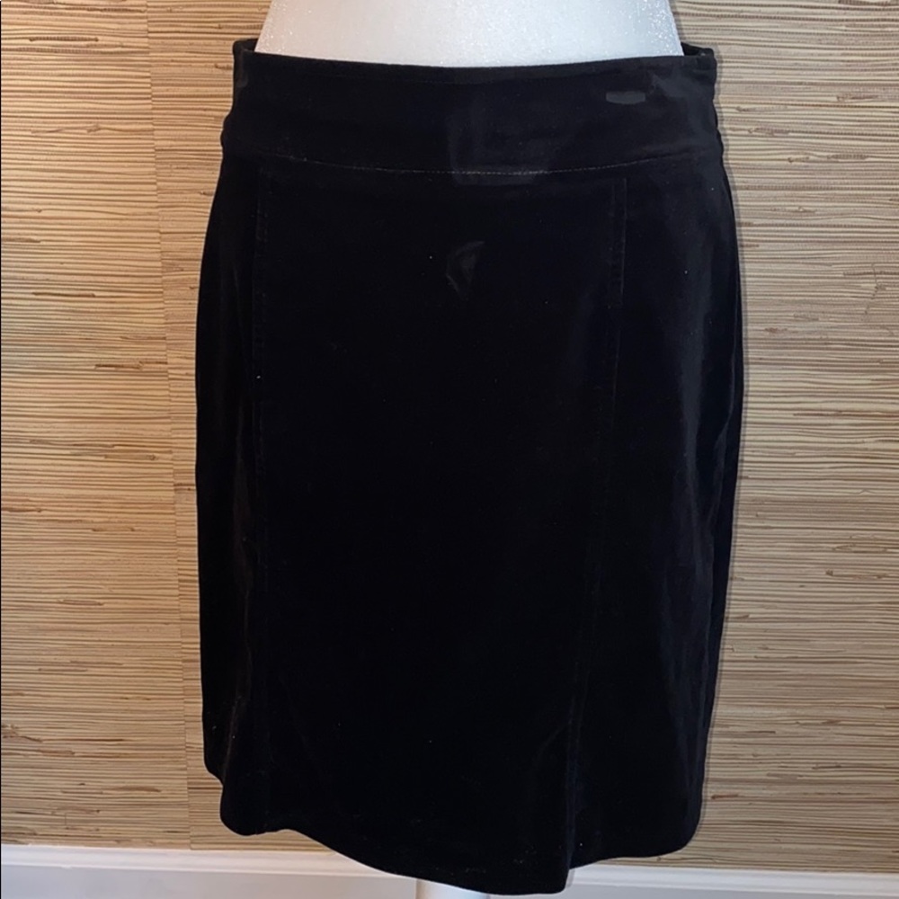 Jones New York size 8 black velvet party skirt EUC